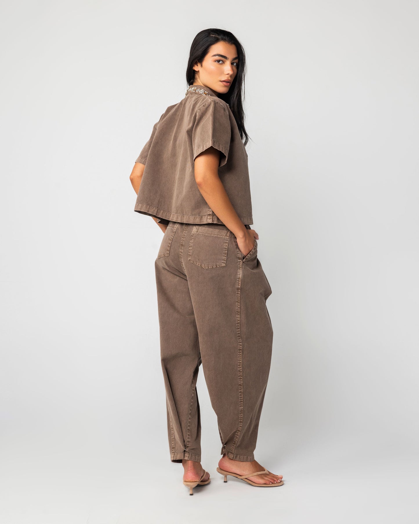 NOMAD - Cropped Wide leg Pleated Pants