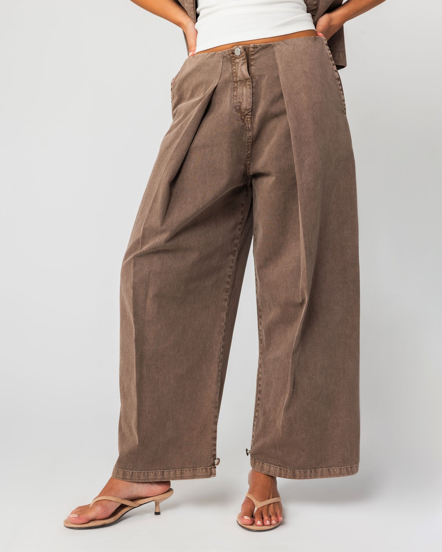 NOMAD - Cropped Wide leg Pleated Pants