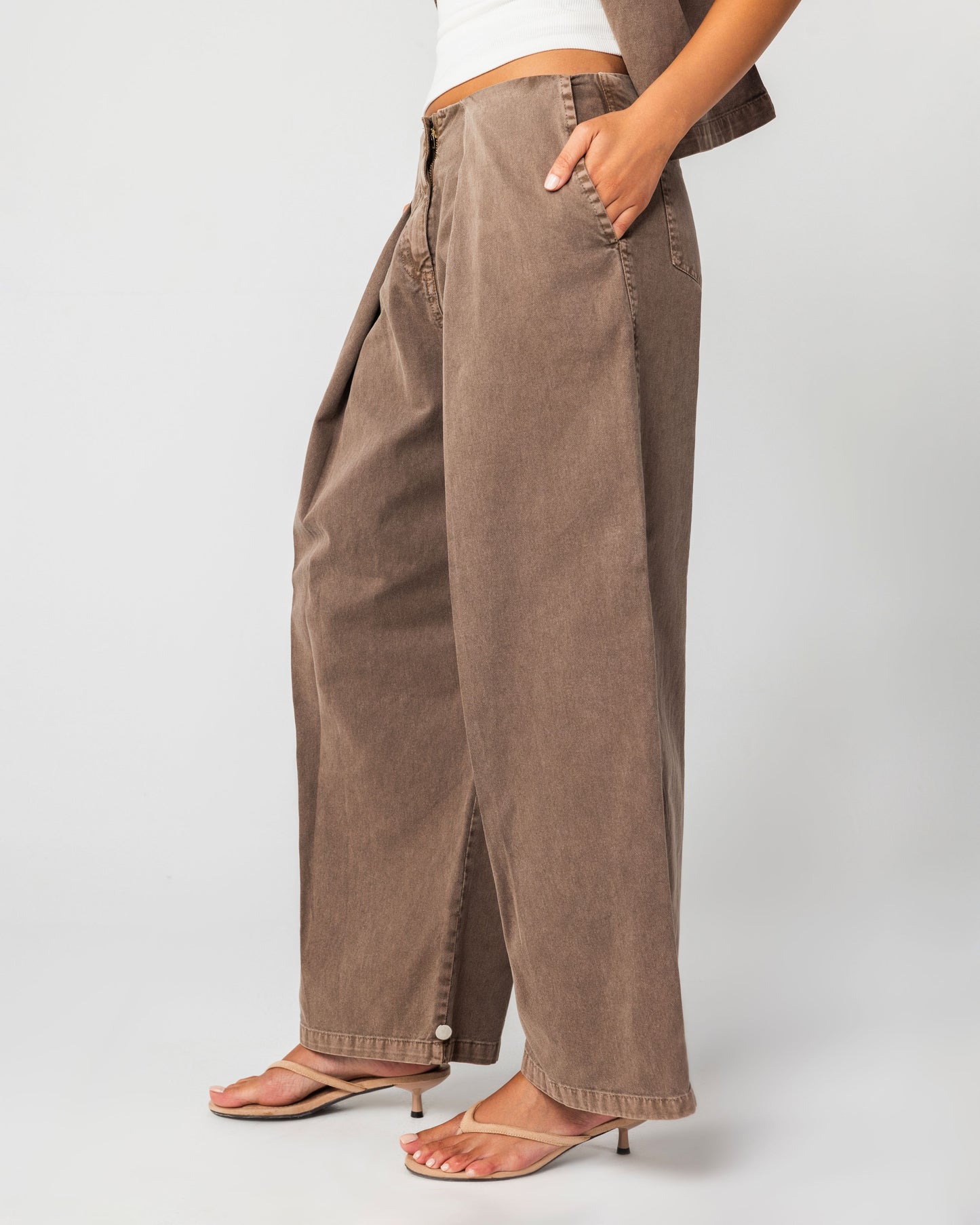 NOMAD - Cropped Wide leg Pleated Pants